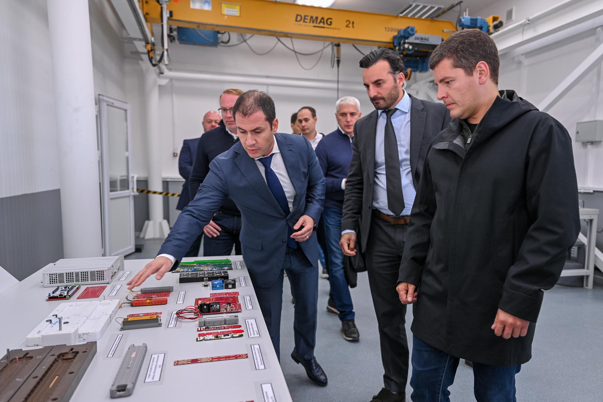 Governor of the Yamal  Dmitry Artyukhov visited the production facility of OFS Technology